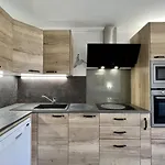 דירה With Balcony Located In Fréjus