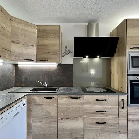 Apartman With Balcony Located In Fréjus