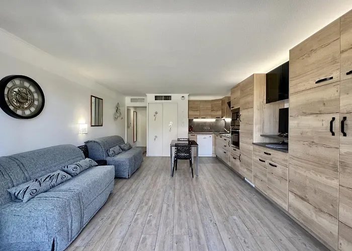 With Balcony Located In * Fréjus