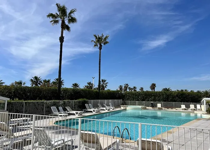 With Balcony Located In شقة Fréjus